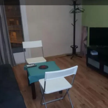 2 Bedroom Heart Center Apartment *