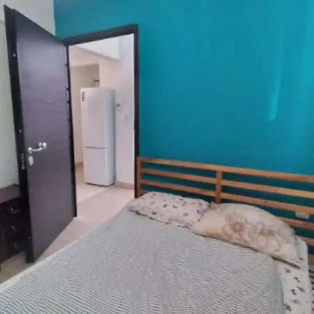 2 Bedroom Heart Center Apartment *