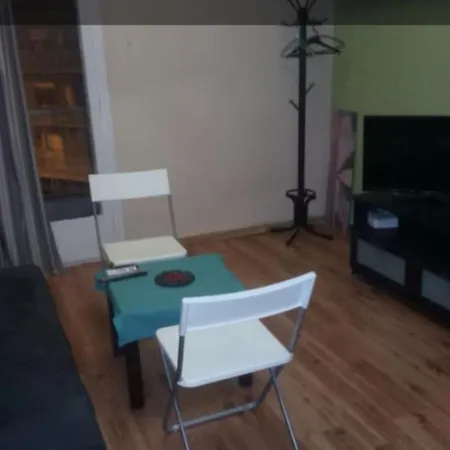 2 Bedroom Heart Center Apartment *