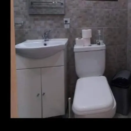 Apartment 2 Bedroom Heart Center *
